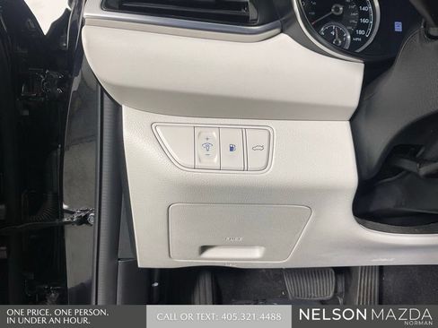 Used 2025 Genesis G70 2.5T RWD image 43
