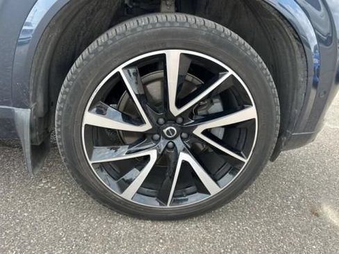 Used 2024 Volvo XC90 B5 Plus w/ Protection Package Premier AWD/4WD image 9