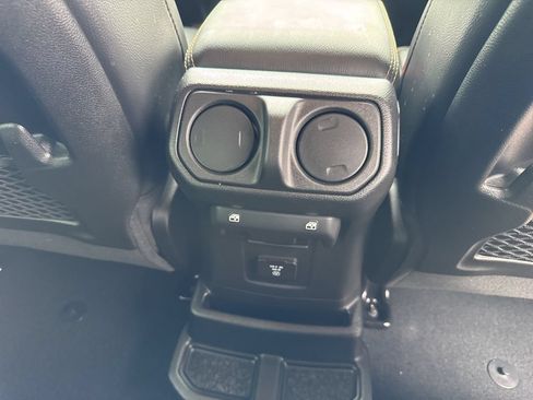 Used 2024 Jeep Wrangler Unlimited Sahara AWD/4WD image 31