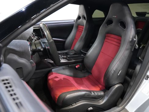 Used 2017 Nissan GT-R NISMO AWD/4WD image 28