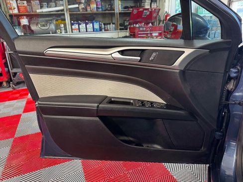 Used 2019 Ford Fusion SE w/ Equipment Group 151A FWD image 14