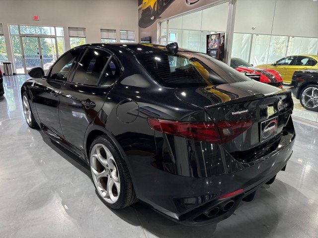 Used 2018 Alfa Romeo Giulia Quadrifoglio w/ Driver Assist Dynamic Package RWD image 30