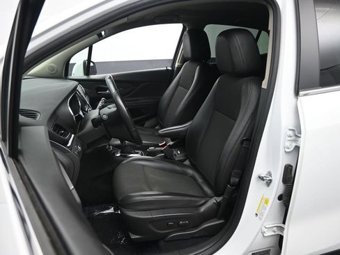 Used 2022 Buick Encore Preferred w/ Safety Package AWD/4WD image 23