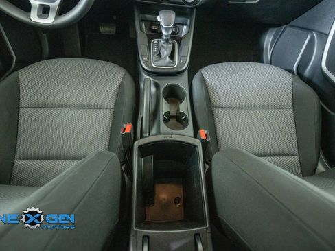 Used 2025 Kia Soul LX w/ LX Technology Package FWD image 30