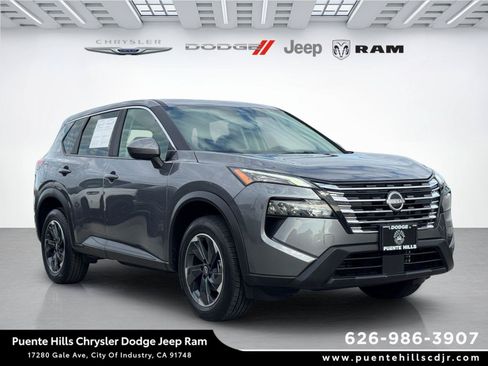 Used 2025 Nissan Rogue SV FWD image 1