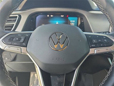 Used 2024 Volkswagen Atlas Cross Sport SE FWD image 21