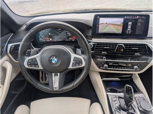 Used 2022 BMW 530i xDrive w/ M Sport Package image 31