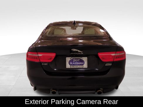 Used 2018 Jaguar XE Premium image 5