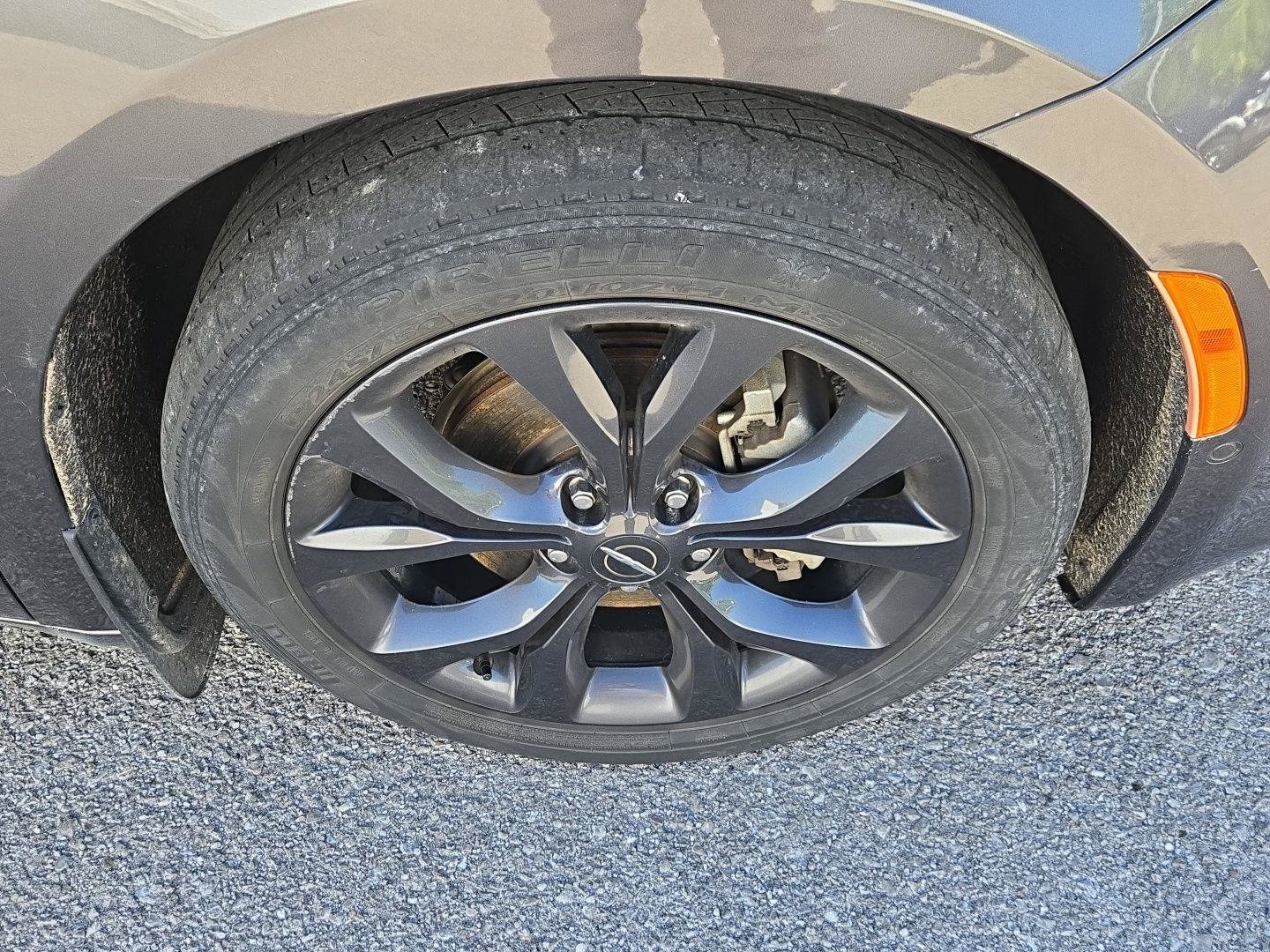 Used 2020 Chrysler Pacifica Limited w/ Advanced Safetytec Group FWD image 9