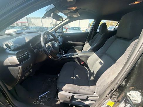 Used 2018 Toyota C-HR XLE FWD image 8