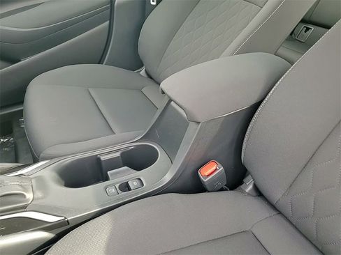 Used 2025 Toyota Corolla LE image 31
