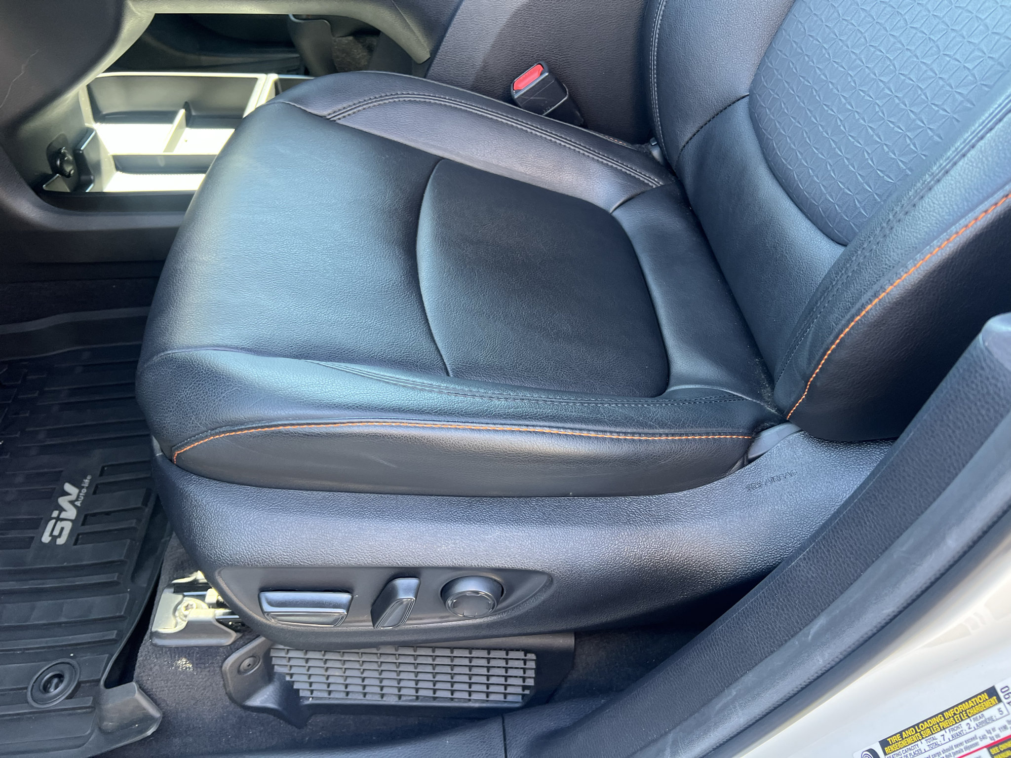 Used 2024 Toyota Sienna XSE w/ XSE Plus Package FWD image 19