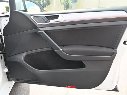 Used 2016 Volkswagen e-Golf SE w/ DC Fast Charging Package image 50