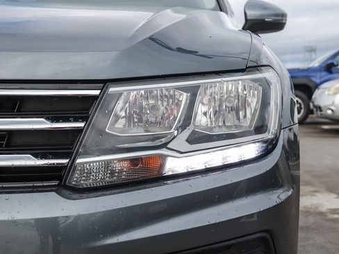 Used 2020 Volkswagen Tiguan SE w/ Panoramic Sunroof Package image 4