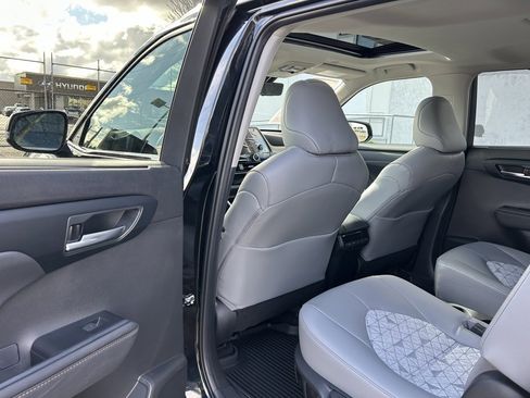 Certified 2023 Toyota Highlander Bronze Edition image 11