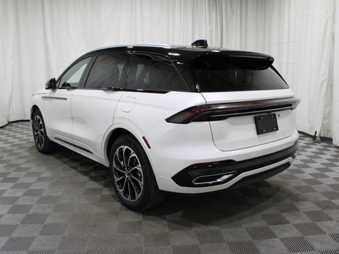 Used 2025 Lincoln Nautilus Reserve AWD/4WD image 27