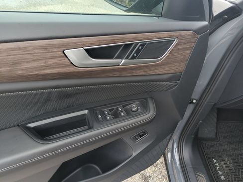 Certified 2026 Volkswagen Atlas SEL AWD/4WD image 19