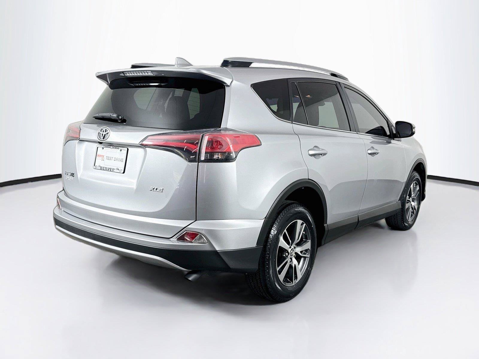 Used 2018 Toyota RAV4 XLE FWD image 2