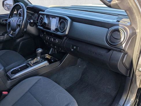 Used 2016 Toyota Tacoma TRD Sport w/ Towing Package image 21