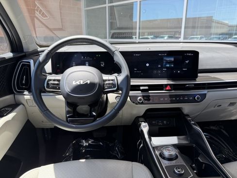 Used 2025 Kia Sorento EX w/ EX Panoramic Sunroof Package FWD image 16