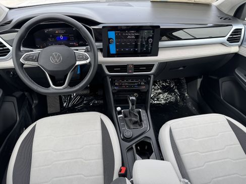 New 2025 Volkswagen Taos SE image 12
