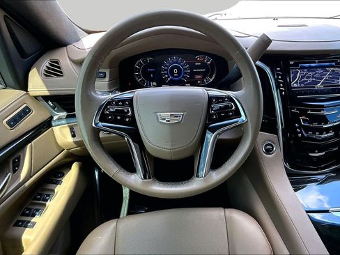 Used 2020 Cadillac Escalade Platinum AWD/4WD image 6