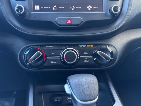 Used 2025 Kia Soul LX w/ LX Technology Package FWD image 17