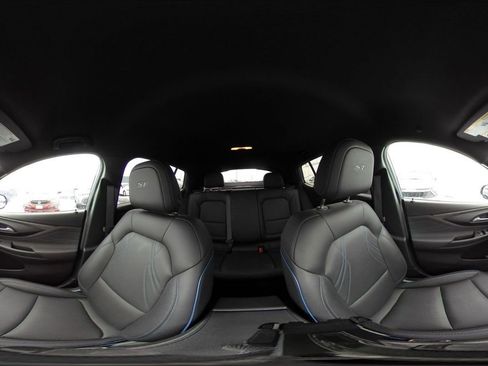 Used 2025 Buick Envista Sport Touring image 42