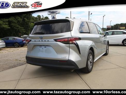 Used 2021 Toyota Sienna LE FWD image 7