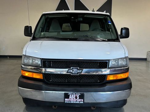 Used 2020 Chevrolet Express 3500 LT w/ LT Preferred Equipment Group RWD image 3