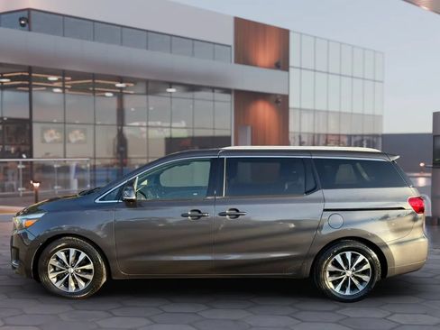 Used 2018 Kia Sedona SX FWD image 3
