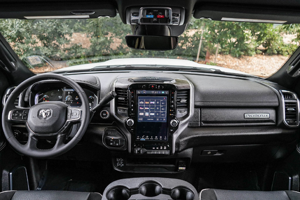 Used 2026 RAM 2500 Laramie AWD/4WD image 14