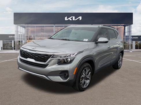 Certified 2021 Kia Seltos EX AWD/4WD image 6