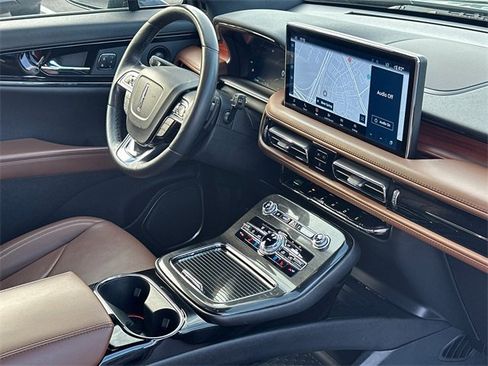 Used 2022 Lincoln Nautilus Reserve w/ Equipment Group 201A image 10