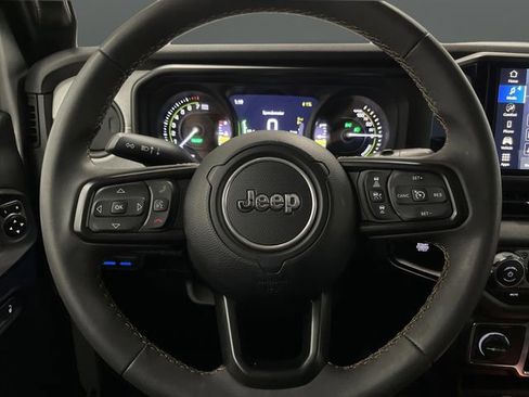 Used 2024 Jeep Wrangler Unlimited image 13