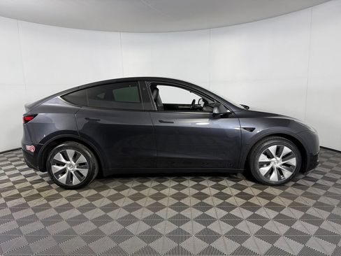 Used 2024 Tesla Model Y Long Range AWD/4WD image 4