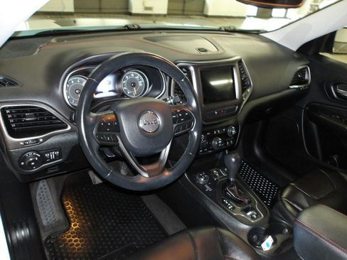 Used 2020 Jeep Cherokee Trailhawk w/ Cold Weather Group AWD/4WD image 9