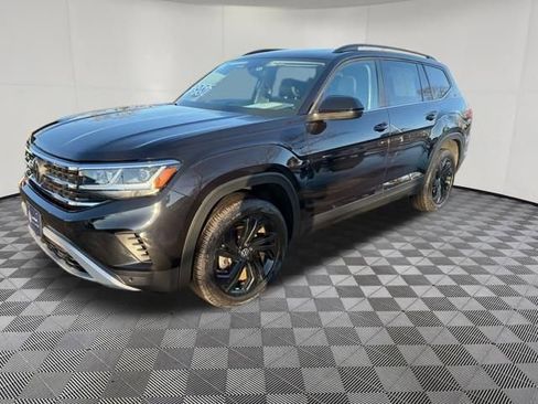 Certified 2023 Volkswagen Atlas SE w/ Panoramic Sunroof Package image 3