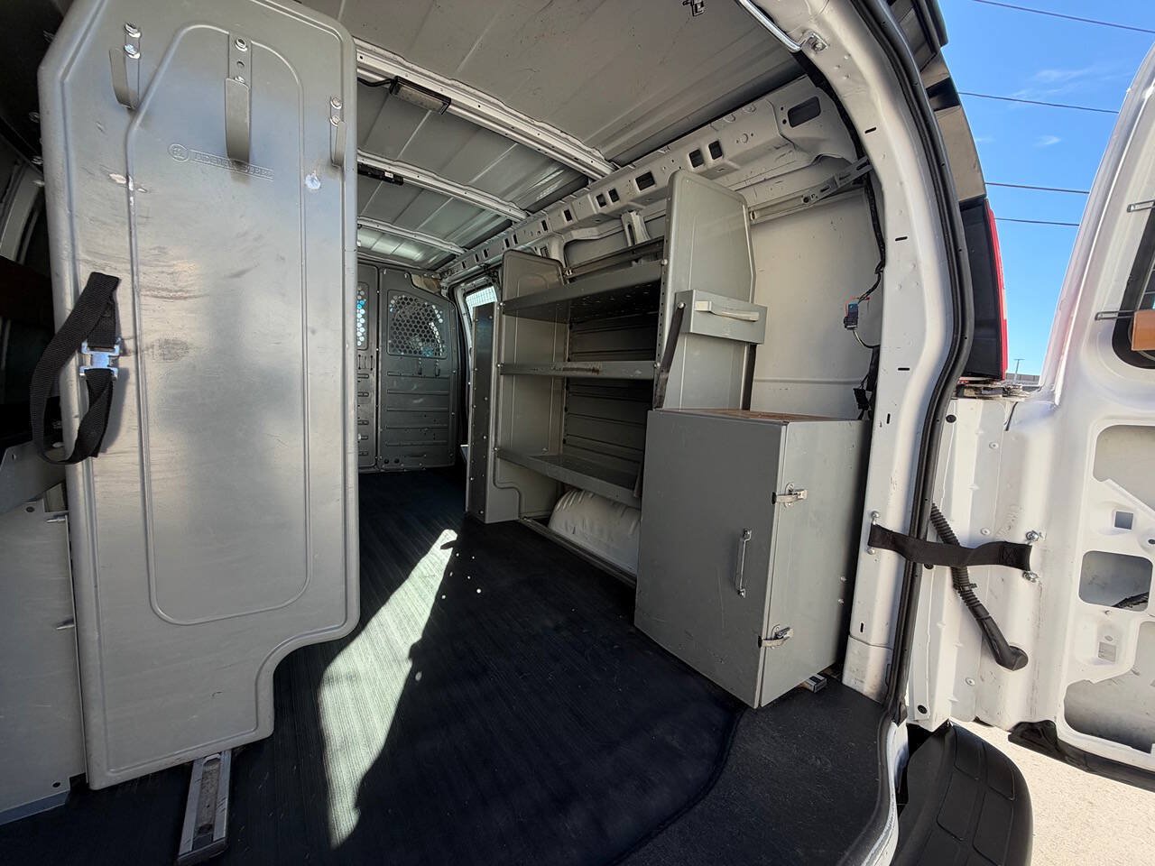 Used 2015 Chevrolet Express 2500 RWD image 44