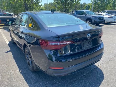 Used 2023 Volkswagen Jetta SE FWD image 3