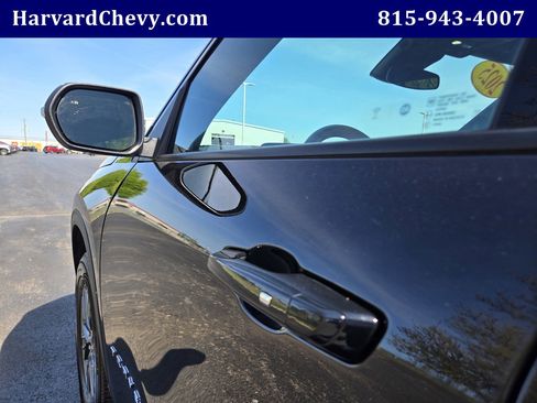 Used 2025 Chevrolet Traverse LT AWD/4WD image 37