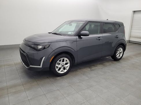 Used 2023 Kia Soul LX w/ LX Technology Package image 2