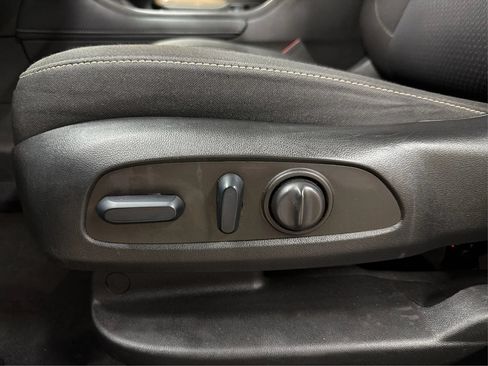 Used 2023 GMC Acadia SLE w/ Driver Convenience Package FWD image 35