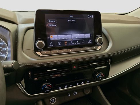 Used 2023 Nissan Rogue SV image 25