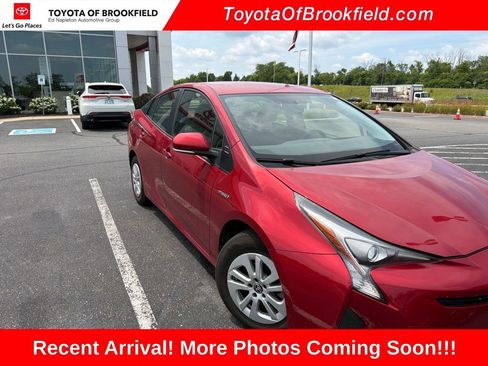 Used 2016 Toyota Prius Two FWD image 2