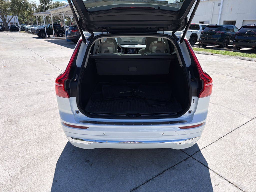Used 2023 Volvo XC60 B5 Plus AWD/4WD image 32