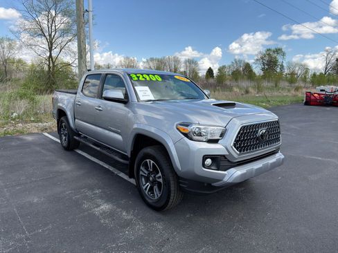 Used 2019 Toyota Tacoma TRD Sport image 8