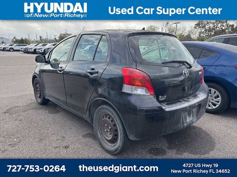 Used 2009 Toyota Yaris 4-Door Hatchback image 2