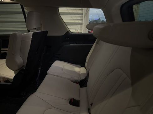 Certified 2024 Ford Expedition Platinum image 19