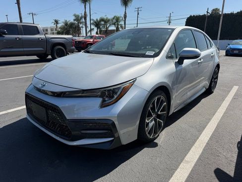 Used 2020 Toyota Corolla SE FWD image 2